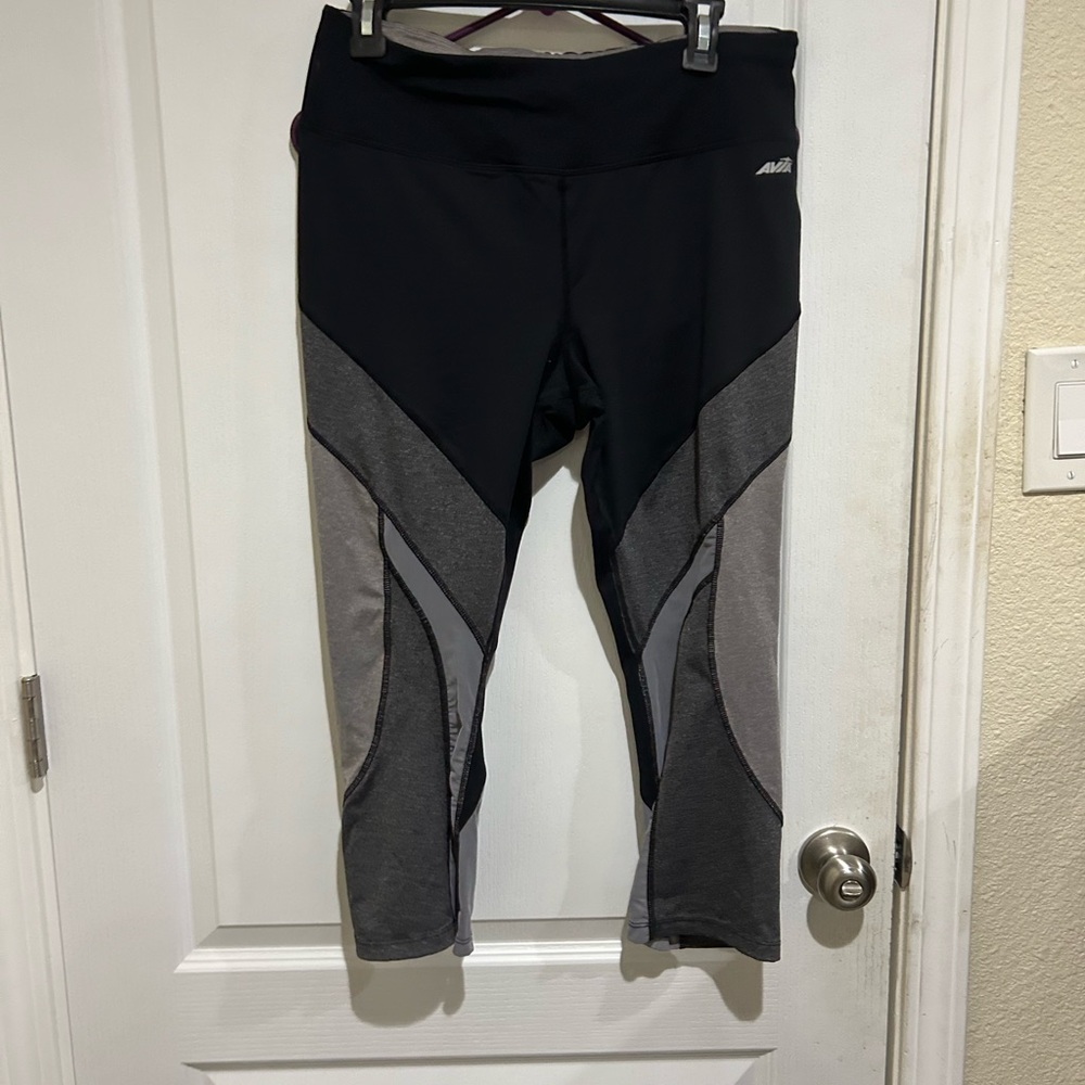 Avia Black and Gray Leggings L